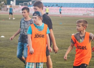 На днях воспитанники проекта «Игра во благо» сыграли с НАСТОЯЩИМИ футболистами!