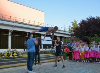 Туапсинские воркаутеры и брейк-дансеры посвятили своё выступление Дню семьи, любви и верности
