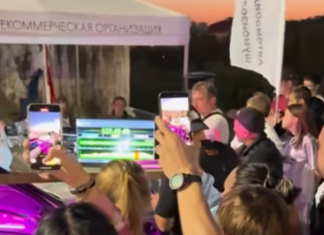 НАЧАЛАСЬ БИТВА ЗВУКОВ… В разлетающихся волосах, дрожащих стёклах и дверях авто.