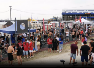 ВОЛНА ЭКСТРИМА ЗАХЛЕСТНУЛА ПЛЯЖ ТУАПСЕ