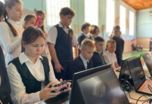 6 ноября 2025 года в школе МБОУ СОШ N 2 им. Б.М. Ляха г. Туапсе в рамках проекта «Пилоты Юга», реализуемого при поддержке Фонд президентских грантов, состоялся мастер-класс по «Гонкам дронов».