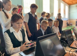 6 ноября 2025 года в школе МБОУ СОШ N 2 им. Б.М. Ляха г. Туапсе в рамках проекта «Пилоты Юга», реализуемого при поддержке Фонд президентских грантов, состоялся мастер-класс по «Гонкам дронов».